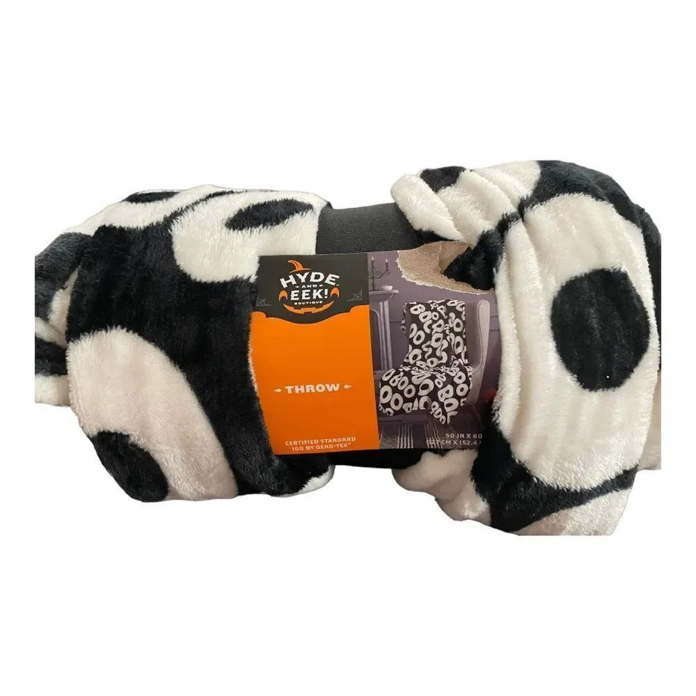 HALLOWEEN BOO THROW‎